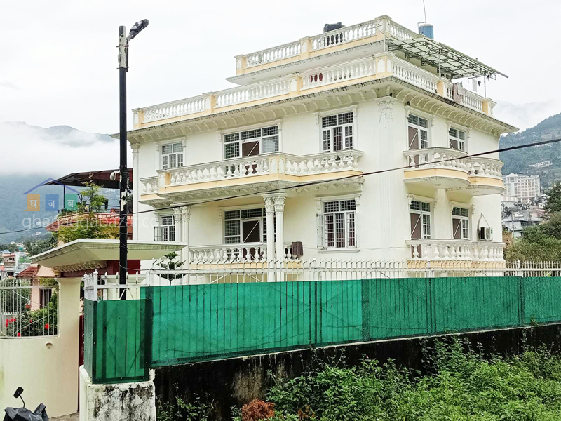 House on Sale at Narayanthan Wasik