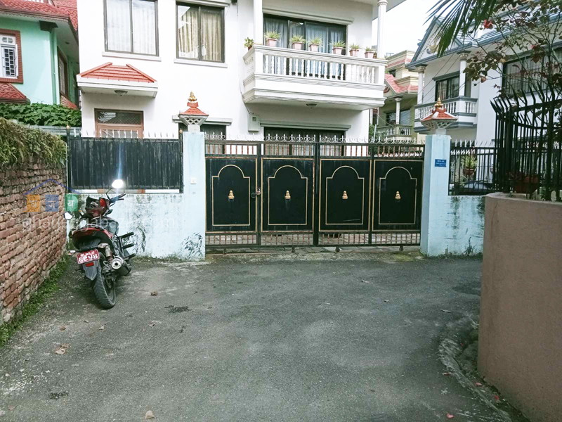 House on Sale at Nakhipot