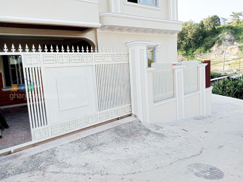 House on Sale at Kapan Lasuntar