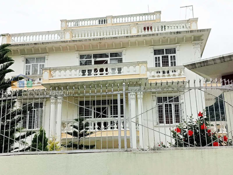 House on Sale at Narayanthan Wasik