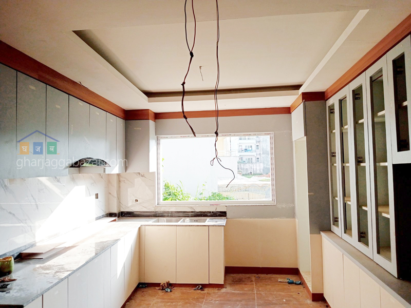 House on Sale at Kapan Lasuntar