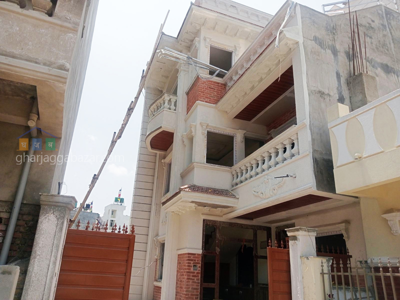 House on Sale at Kapan Lasuntar