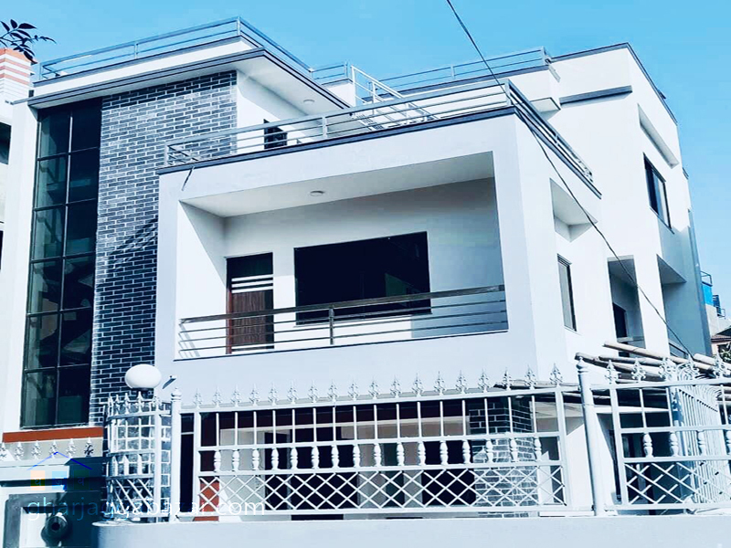 House on Sale at Greenland
